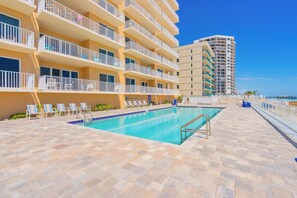 Een verwarmd zwembad