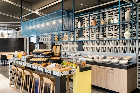 Buffet breakfast on weekdays (EUR 19 per person)