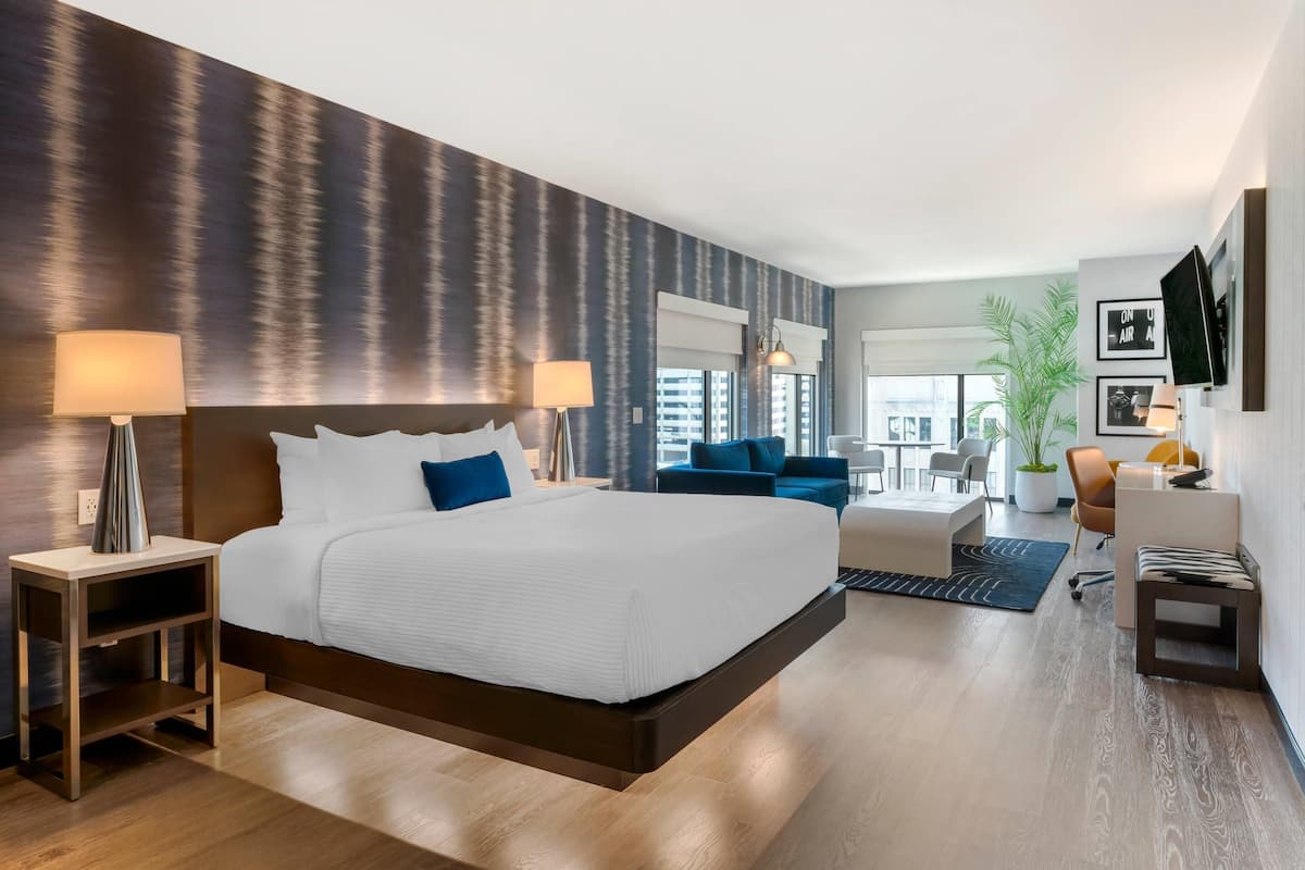 Zimmer, 1 King-Bett, Nichtraucher (Upgrade) | Hochwertige Bettwaren, Zimmersafe, Schreibtisch