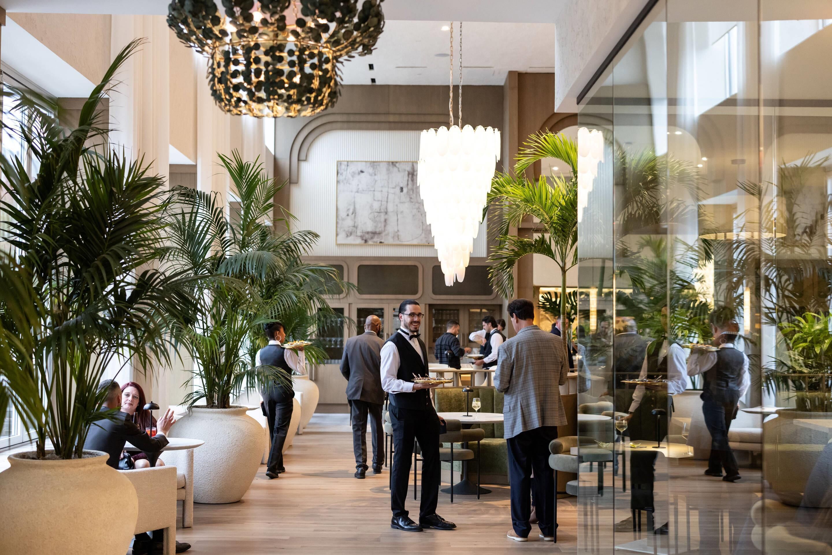 2 間餐廳；供應早餐、午餐、晚餐和早午餐