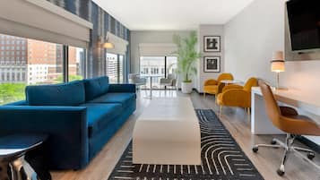 Room, 1 King Bed, Non Smoking (Upgrade) | Premium bedding, in-room safe, desk, laptop workspace