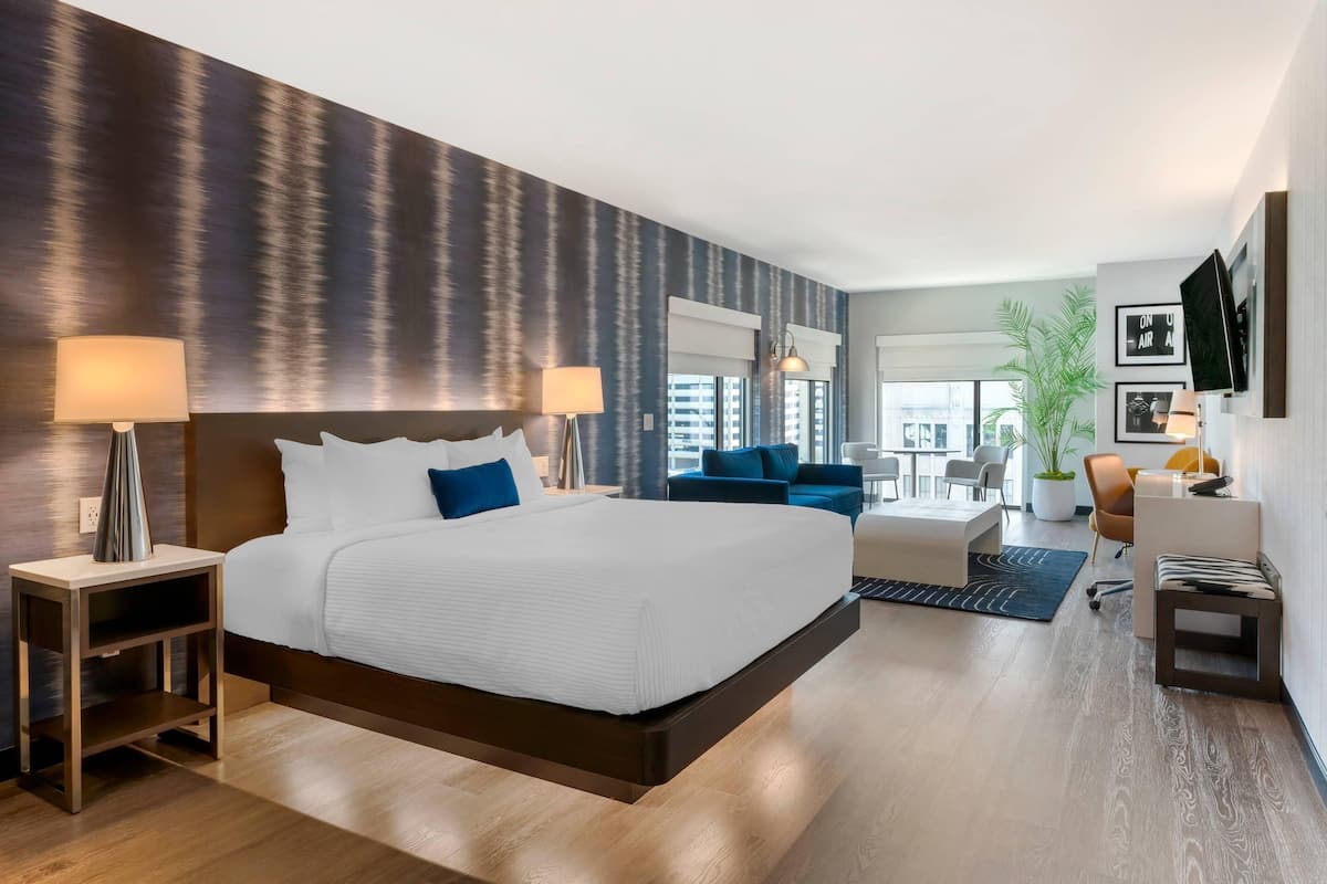 Room, 1 King Bed, Non Smoking (Upgrade) | Premium bedding, in-room safe, desk, laptop workspace