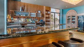 2 restaurants; breakfast, lunch, dinner, and brunch served