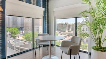 Kamer, 1 kingsize bed, niet-roken (Upgrade) | Luxe beddengoed, een kluis op de kamer, een bureau, een laptopwerkplek