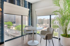 Room, 1 King Bed, Non Smoking (Upgrade) | Premium bedding, in-room safe, desk, laptop workspace