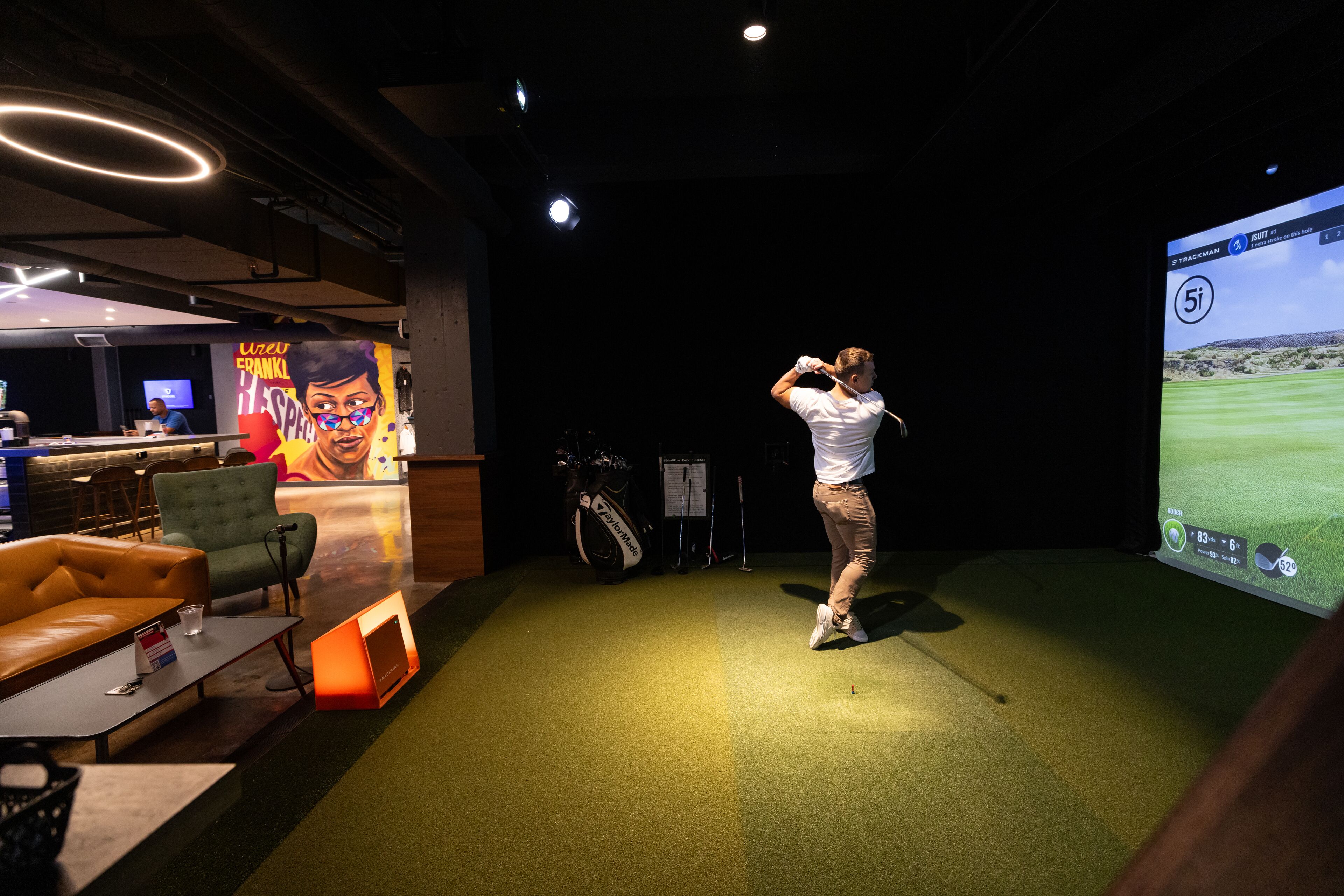 Sân tập golf trong nhà