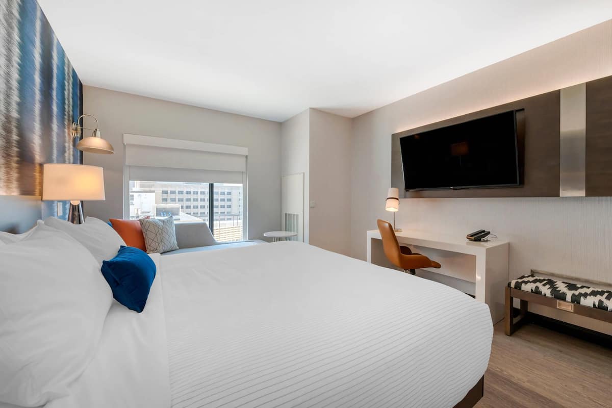 Room, 1 King Bed, Accessible, Non Smoking | Premium bedding, in-room safe, desk, laptop workspace