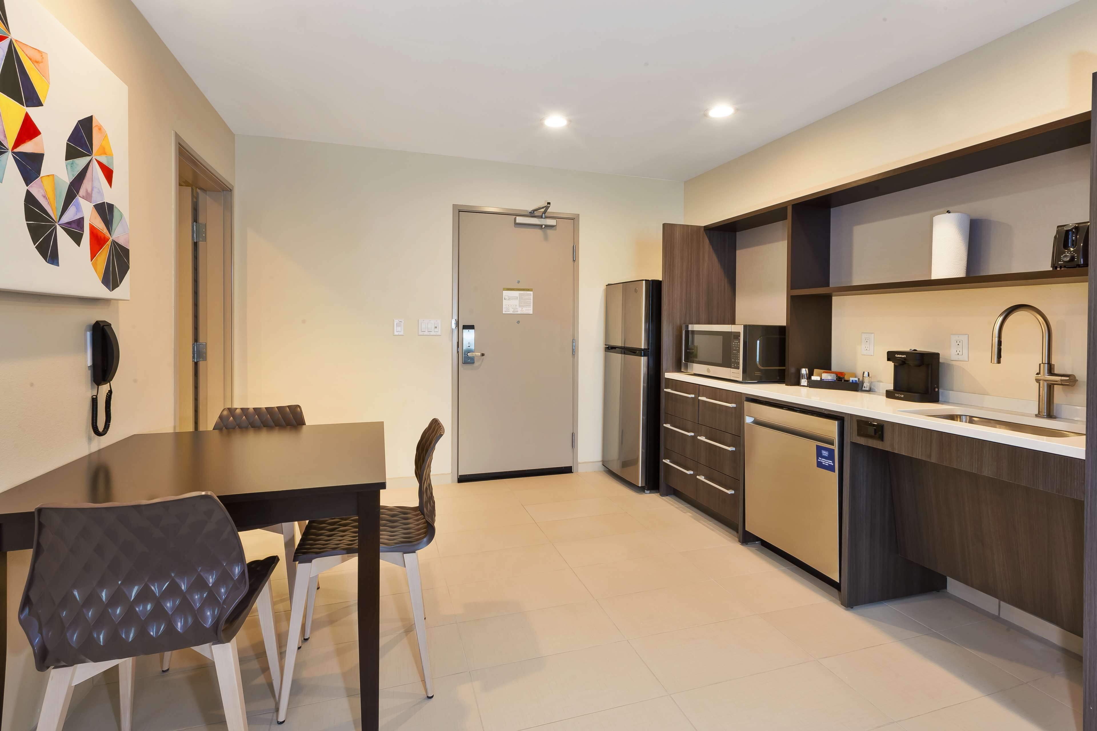 suite, 1 king bed, accessible (roll-in shower) | private kitchen | coffee/tea maker