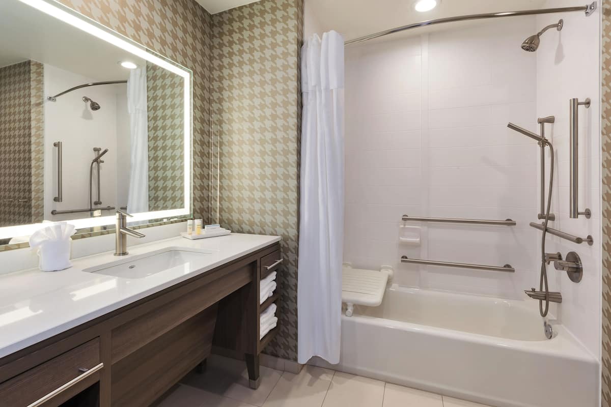 Artículos de tocador gratuitos, secador de pelo, toallas