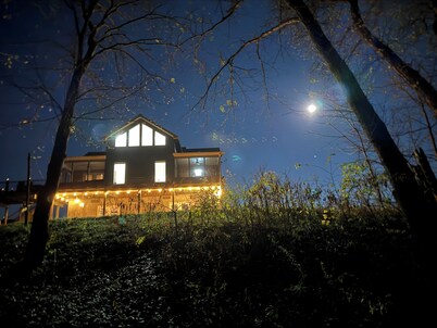 Modern Cabin on trophy section of Cumberland River-Minutes to Dale Hollow