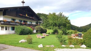 Property grounds - Ferienwohnung 73 qm, Separates Schlafzimmer und West-balkon, App. 25 (Aschau im Chiemgau)