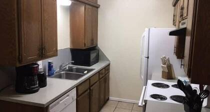 Simple 1-bedroom unit upstairs close to Fort Sill!
