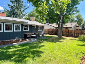 Property grounds - Light + Bright Boulder Midcentury 30+ day rental  (Boulder)