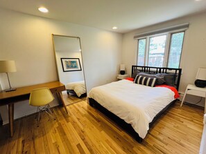 3 bedrooms, desk, iron/ironing board, free WiFi - Light + Bright Boulder Midcentury 30+ day rental  (Boulder)