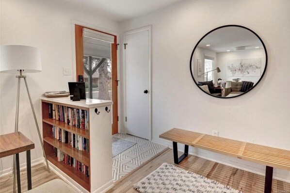 Interior - Light + Bright Boulder Midcentury 30+ day rental (Boulder)