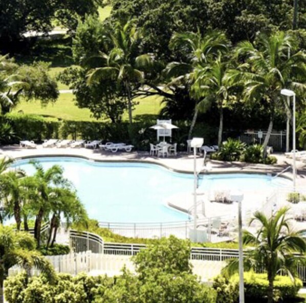 Ulkouima-allas, lämmitetty uima-allas