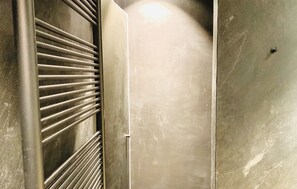 Deluxe penthouse | Badkamer met douche