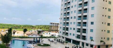 حمّام سباحة خارجي