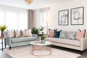 Departamento (2 Bedrooms) | Sala de estar | Televisión 