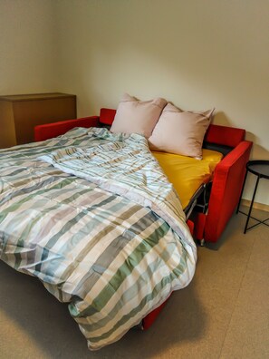 1 dormitorio, cuna de viaje, wifi gratis y ropa de cama