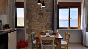 Dining - Holiday apartment with cosy terrace and sea view (Šilo)