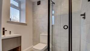 Apartment | Bathroom