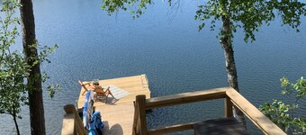 Charming Log Cabin on beautiful environmental lake