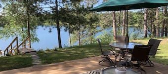 Charming Log Cabin on beautiful environmental lake
