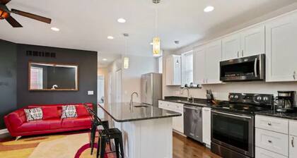 *Comfortable & Spacious Home Close to Downtown*