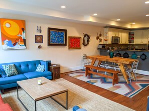 Smart TV, books, offices, printers - Colorful, Artsy and Spacious 3BR/3BA 2 Level Condo (Washington)