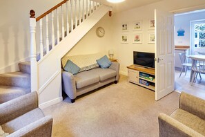 House | Living area | Flat-screen TV
