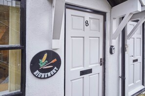 Property entrance - Richemont Cottage (Whitby)