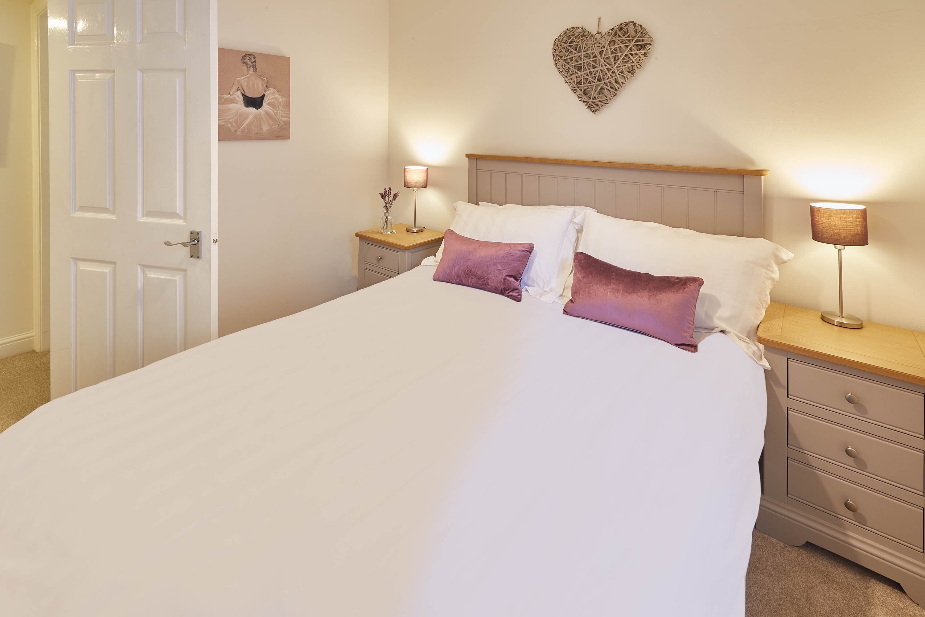 House | Premium bedding, free WiFi, bed sheets