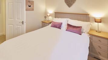 House | Premium bedding, free WiFi, bed sheets