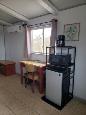 Deluxe Single Room, 1 King Bed with Sofa bed, Mountain View, Mountainside