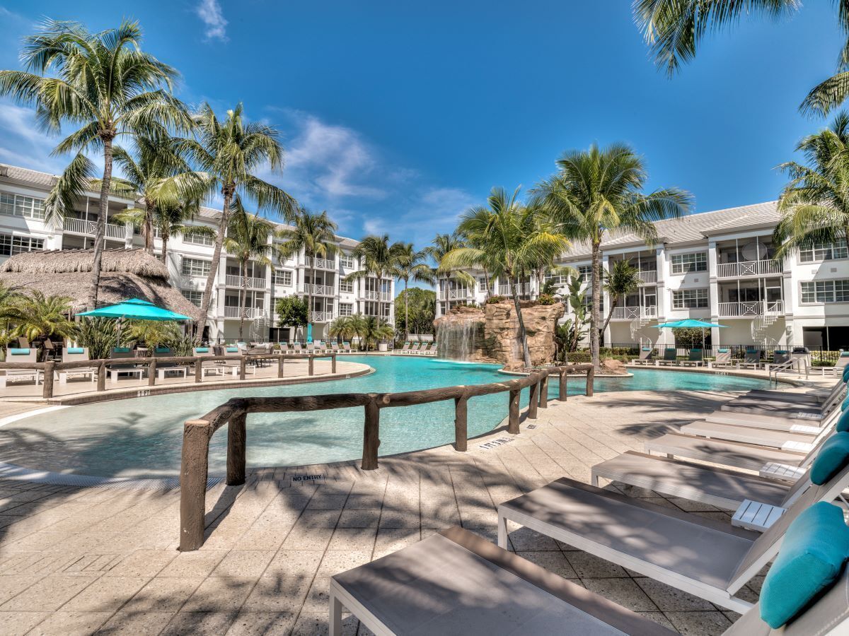 15% OFF NOW-NOVEMBER 1st! Huge Heated Pool & Sunny Beach by our Free Shuttle!
