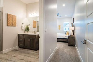 5 bedrooms, desk, iron/ironing board, free WiFi