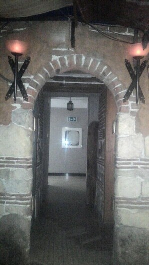 المنشأة من الداخل