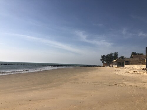 La Maison Aziz, air-conditioned & quiet. 15mn walk from Somone village center