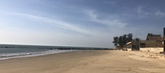 La Maison Aziz, air-conditioned & quiet. 15mn walk from Somone village center