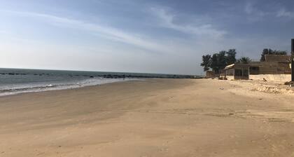 La Maison Aziz, air-conditioned & quiet. 15mn walk from Somone village center