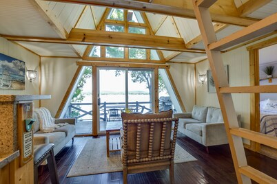 S199 WINTER SPECIAL!! COZY CABIN, ON LAKE WI! 1/2 HOUR FROM DEVILS HEAD/CASCADE!