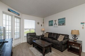 Télévision, lecteur de DVD, espaces bureaux