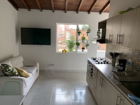 City Apartment | Private kitchen. Apto muy bien ubicado- Home ARIS 401