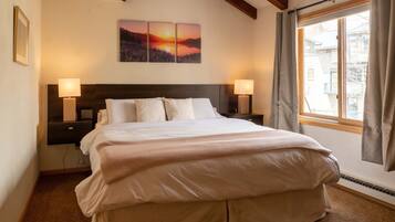 2 habitaciones, escritorio, tabla de planchar con plancha y wifi gratis