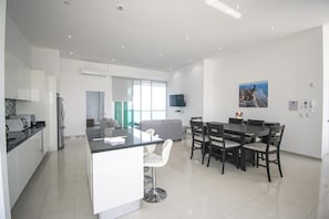Dining - Everything you need on the Malecon -1503 T eMe (Mazatlán)