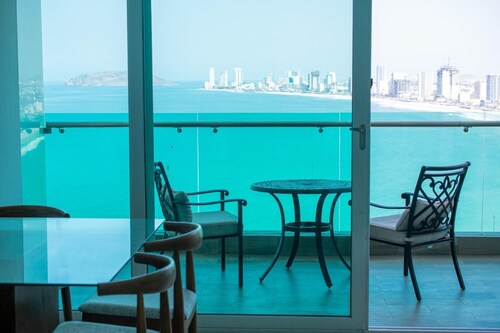 Beautiful Malecon and Beyond 1502 Torre eMe