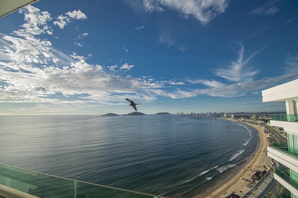 Utsikt mot strand/hav