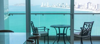 Beautiful Malecon and Beyond 1502 Torre eMe