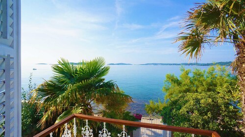 Strandvilla Domestic mit Pool